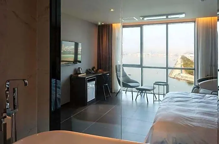 Brown-dot Sinho Oceanpark Hotel