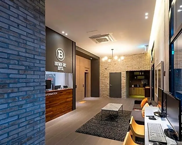 Brown-dot Sinho Oceanpark Busan