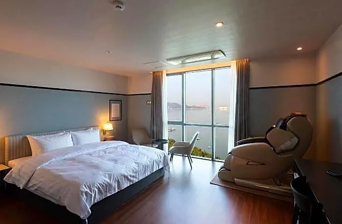 Brown-dot Sinho Oceanpark Busan